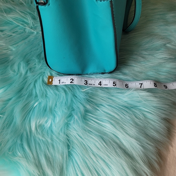 Guess purse - Picture 5 of 14